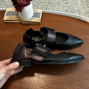 1725.a Flats Leather Buckle Size 38 NWOT
